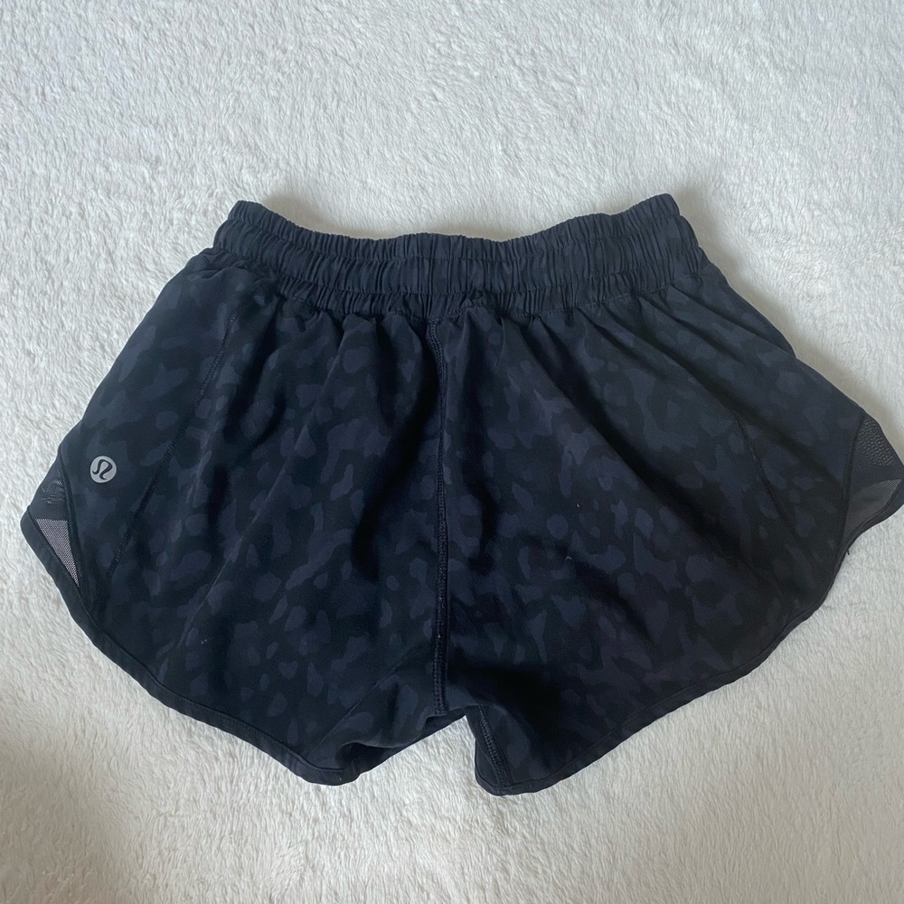 Lululemon hotty hot shorts size 2 RARE!!